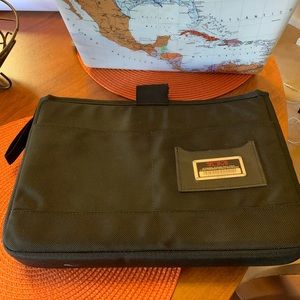 Patter Tumi - Laptop Case ✨